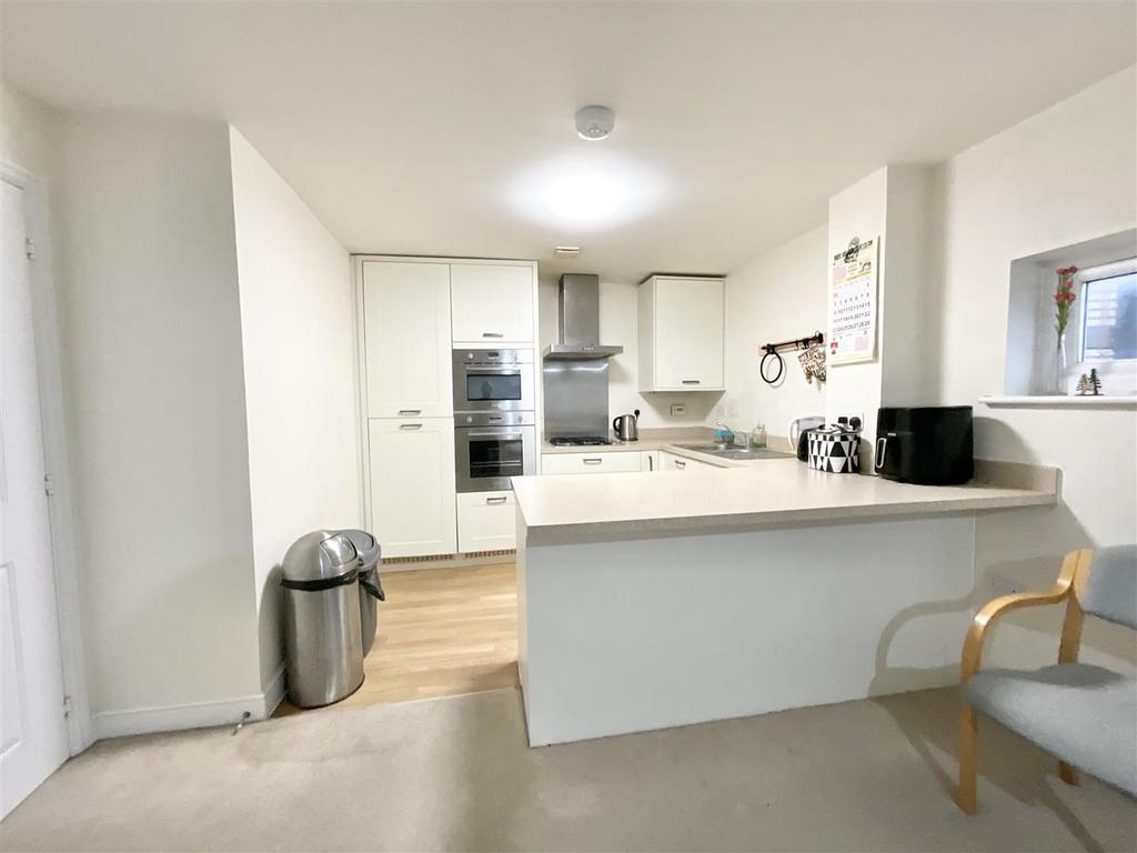 Kitchen / Lounge