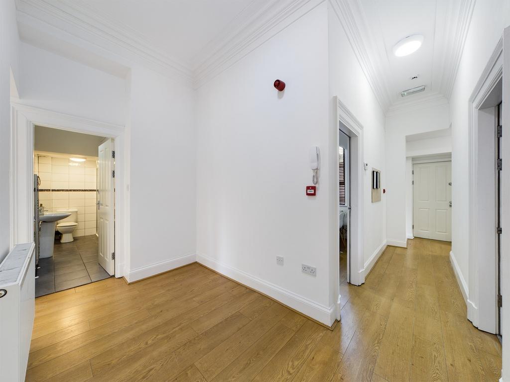 A bright and spacious hallway that welcomes you...