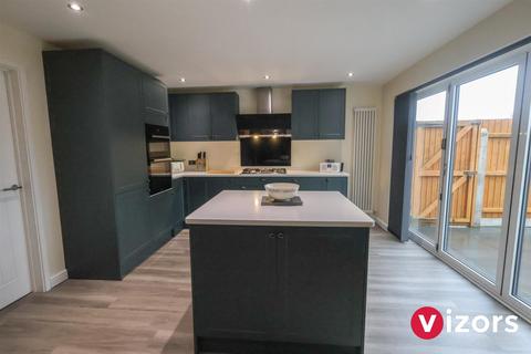 4 bedroom semi-detached house for sale, Bishopstone Close, Redditch