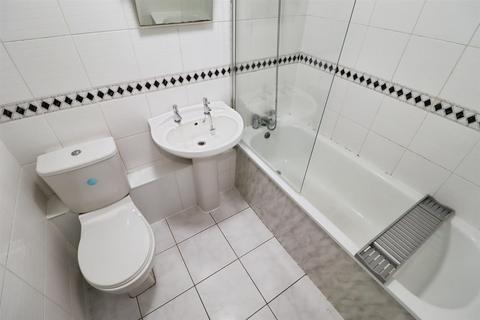 2 bedroom end of terrace house to rent, Bramwell Gardens, Longford, Coventry