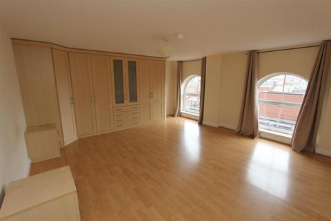2 bedroom flat to rent, City Central, Wellington Street