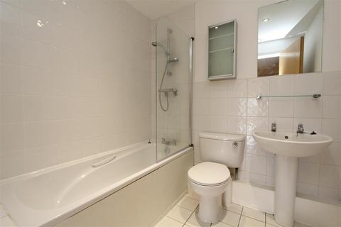 2 bedroom flat to rent, City Central, Wellington Street