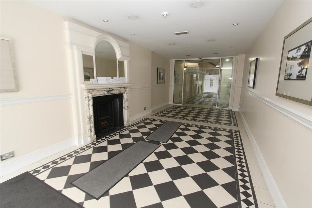 Entrance hall.JPG