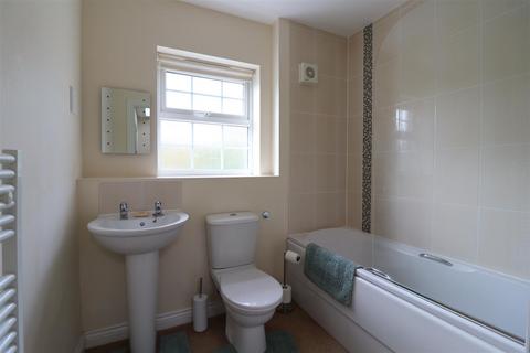 2 bedroom flat to rent, Sparnock Grove, Truro