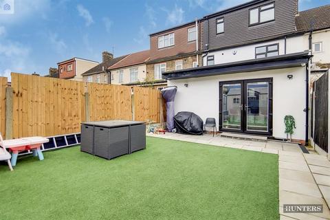 4 bedroom terraced house for sale, Netherfield Gardens, Barking, IG11