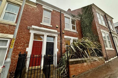 3 bedroom flat to rent, Hyde Park Street, Bensham, Gateshead