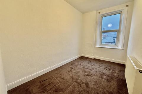 3 bedroom flat to rent, Hyde Park Street, Bensham, Gateshead
