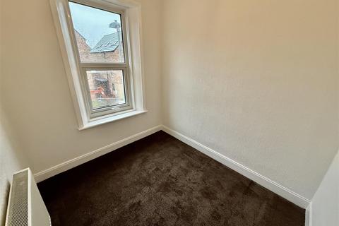 3 bedroom flat to rent, Hyde Park Street, Bensham, Gateshead