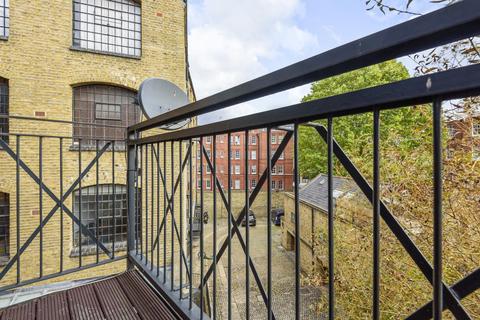 2 bedroom flat to rent, Bridge Walk Heights, Weston Street, SE1