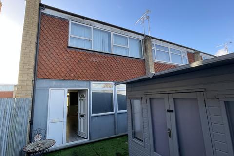 3 bedroom flat for sale, 40 St. Johns Way, Corringham, Stanford-Le-Hope, Essex SS17 7LJ