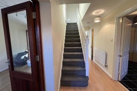 4 bedroom detached house to rent, bromley heath road, Bristol BS16