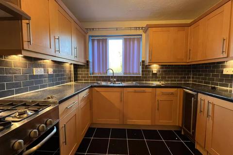 4 bedroom detached house to rent, bromley heath road, Bristol BS16