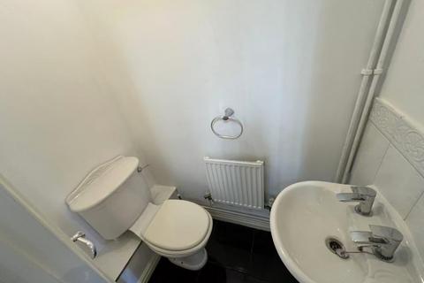 4 bedroom detached house to rent, Bromley Heath Road, Bristol BS16