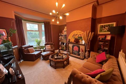 3 bedroom terraced house to rent, Huddersfield Road, Bradford BD12