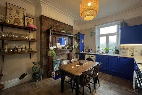 3 bedroom terraced house to rent, Huddersfield Road, Bradford BD12