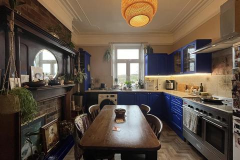 3 bedroom terraced house to rent, Huddersfield Road, Bradford BD12