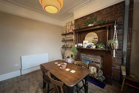 3 bedroom terraced house to rent, Huddersfield Road, Bradford BD12