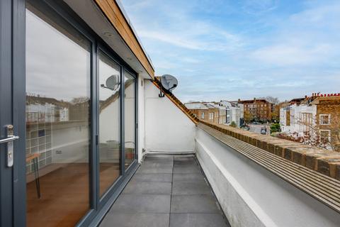 2 bedroom maisonette to rent, Torriano Avenue, London NW5