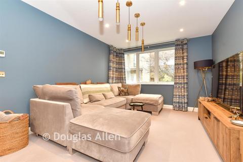 4 bedroom semi-detached house for sale, Clermont Place, Romford RM1