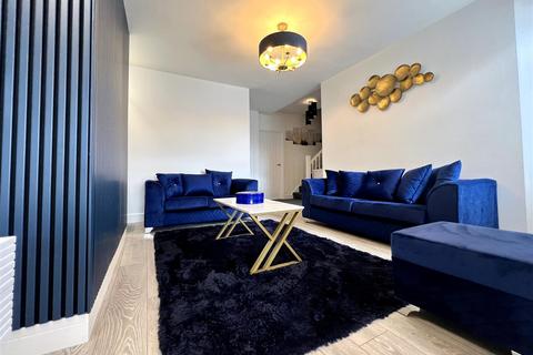4 bedroom maisonette to rent, Simonside Terrace, Newcastle Upon Tyne
