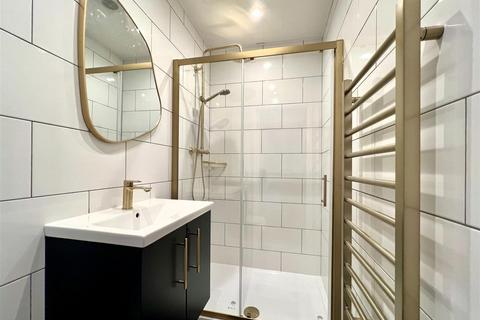 4 bedroom maisonette to rent, Simonside Terrace, Newcastle Upon Tyne