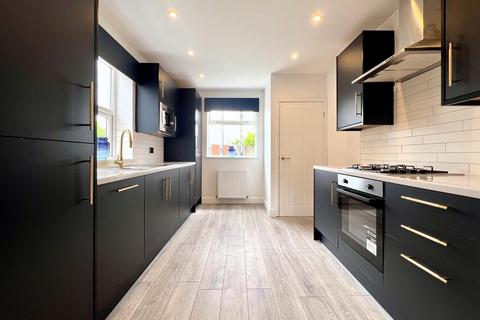 4 bedroom maisonette to rent, Simonside Terrace, Newcastle Upon Tyne