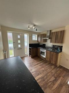 3 bedroom semi-detached house to rent, Sandwell Park, Kingswood, Hull