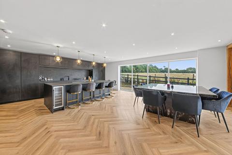 6 bedroom detached house for sale, Harborough Road, Market Harborough LE16
