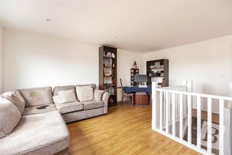 Station Road, Upminster, RM14
