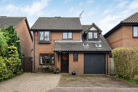 4 bedroom detached house for sale, Twyner Close, Horley RH6