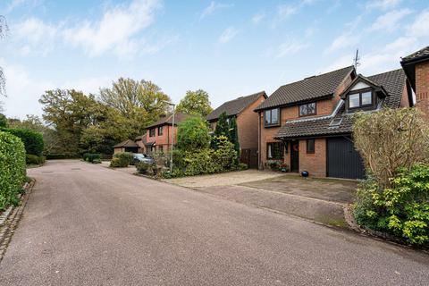 4 bedroom detached house for sale, Twyner Close, Horley RH6