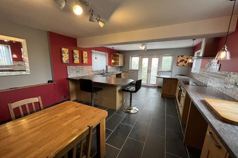 2 bedroom detached bungalow to rent, Stephens Crescent, Govilon, Abergavenny, NP7