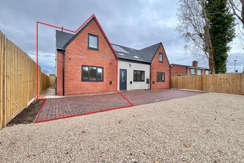 3 bedroom townhouse for sale, Broom Close, Kendray, Barnsley