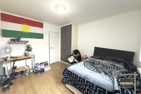 undefined, Corporation Avenue, HOUNSLOW TW4