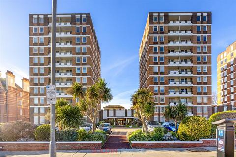 2 bedroom flat for sale, Ashley Court, Grand Avenue, Hove