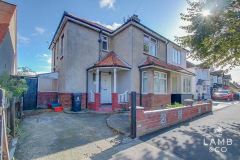 Kings Avenue, Holland-On-Sea CO15
