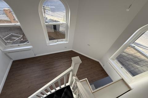 Studio to rent, 36-38 Friern Barnet Road, London N11