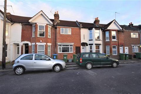 4 bedroom terraced house to rent, Thackeray Road, Portswood, Southampton