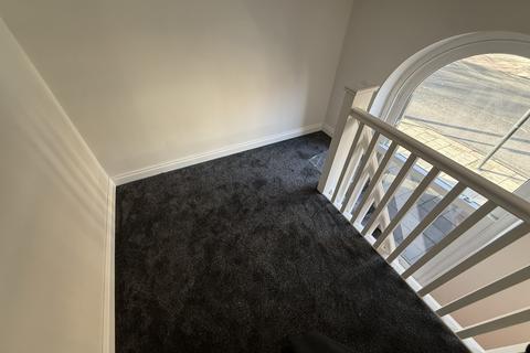Studio to rent, 36-38 Friern Barnet Road, London N11