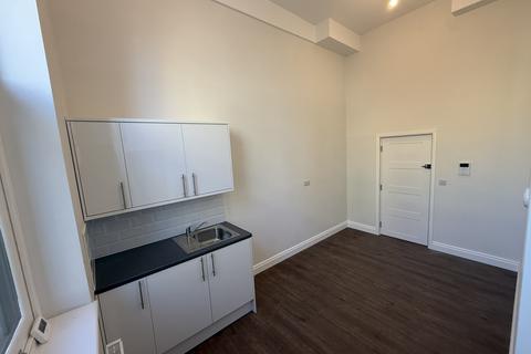 Studio to rent, 36-38 Friern Barnet Road, London N11