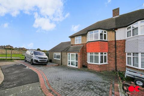 4 bedroom semi-detached house to rent, Playfield Avenue, Romford RM5