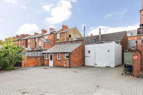 undefined, Middleton Road, Banbury, Oxfordshire, OX16 3QR