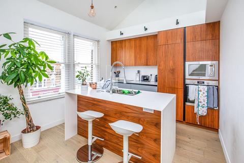 2 bedroom apartment to rent, Brockley Road, London SE4