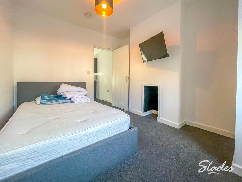 Flat 5 (2)