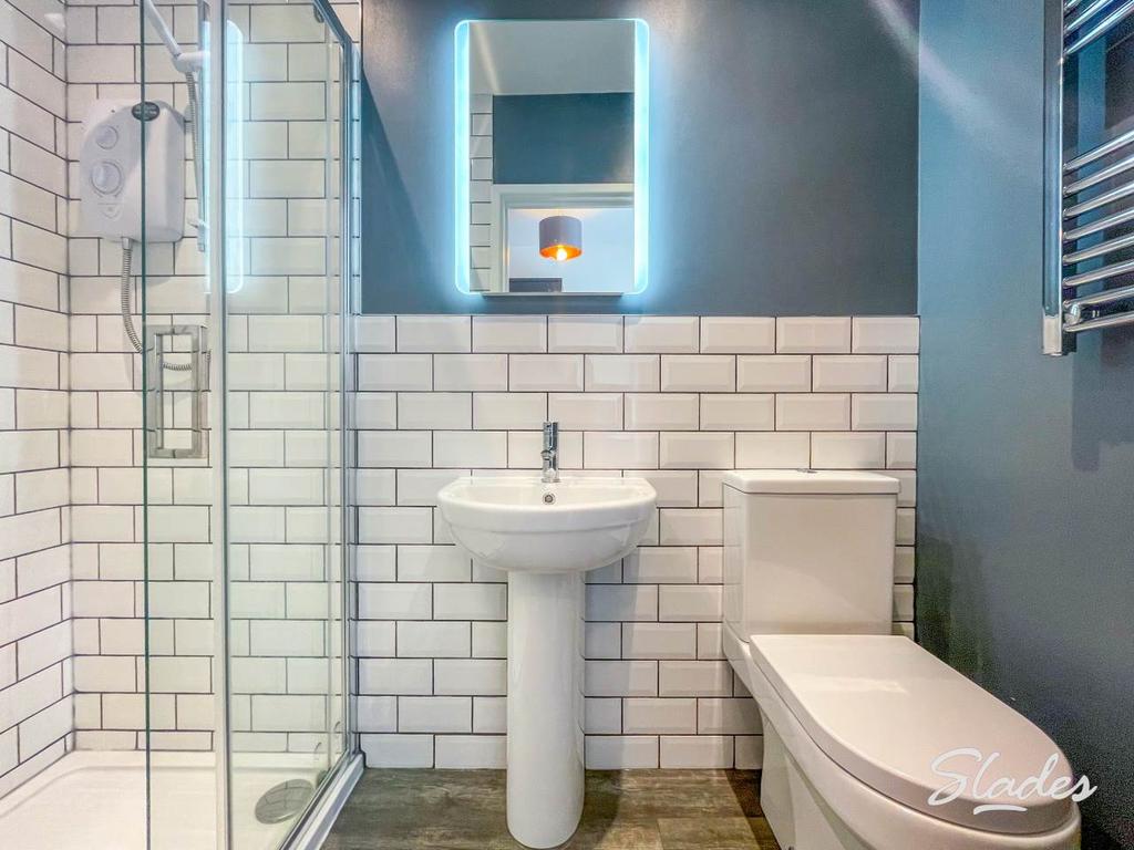 Flat 5 bathroom
