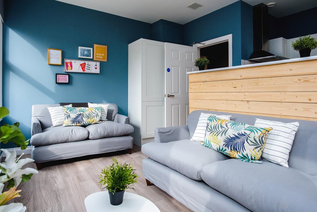 Flat C Lounge 4.jpg