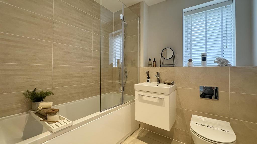 Bathroom 1.jpg
