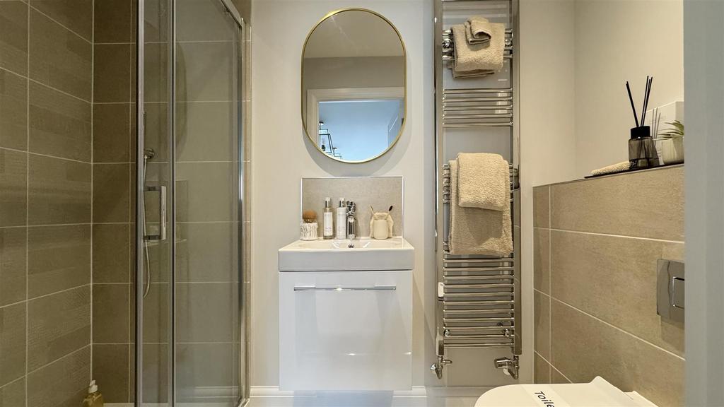 Ensuite 1.jpg