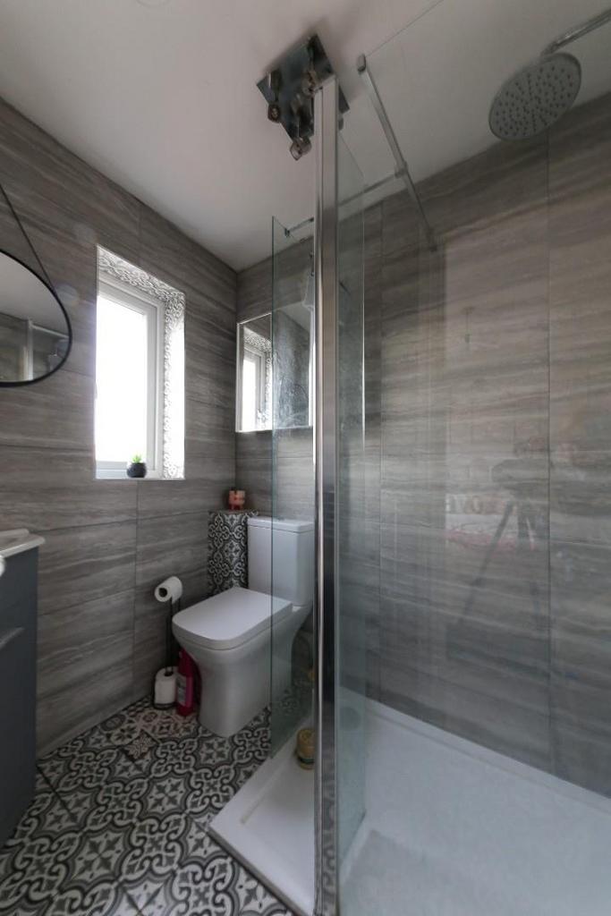 Shower Room.jpg