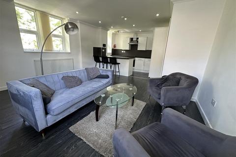 3 bedroom apartment to rent, Richmond Road, Cardiff